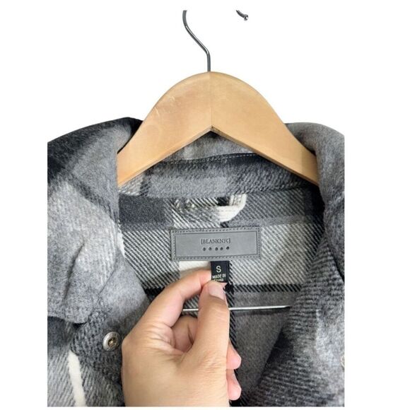 Blank NYC Flannel Jacket Size Small Gray Tie Front Black Buttoned Long Sleeve - Picture 6 of 10